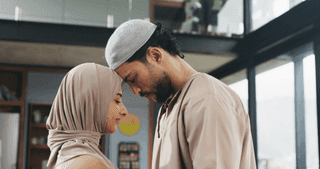 أحد أعضاء زفاف السعداء